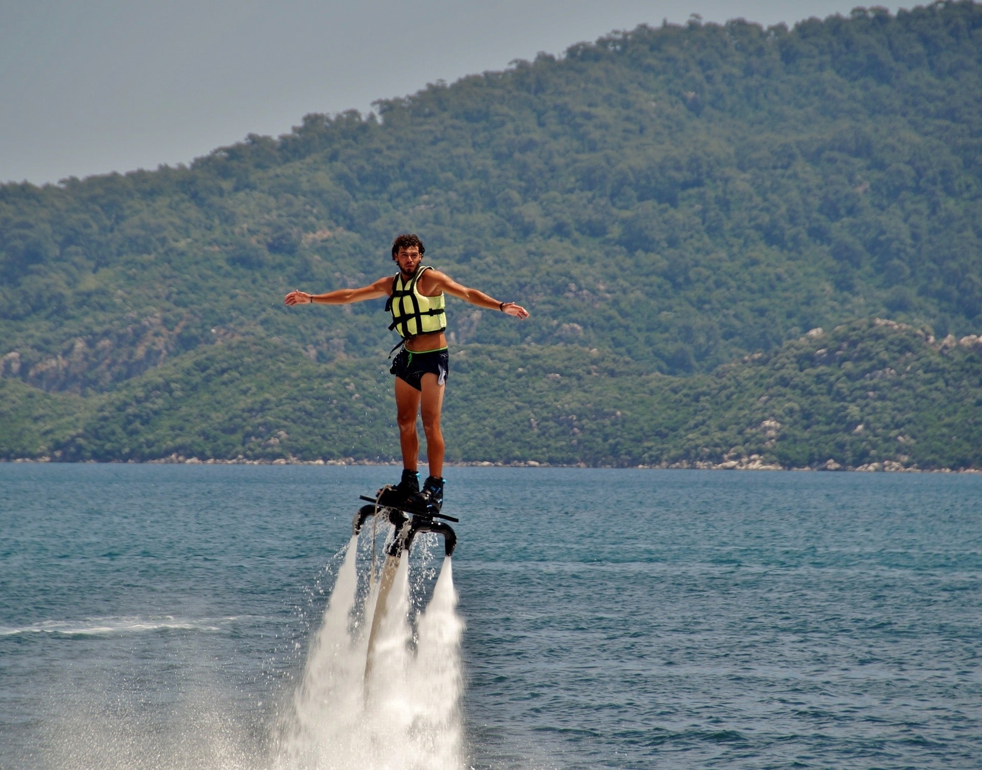 brand-minds-franky-zapata-flyboarding-min