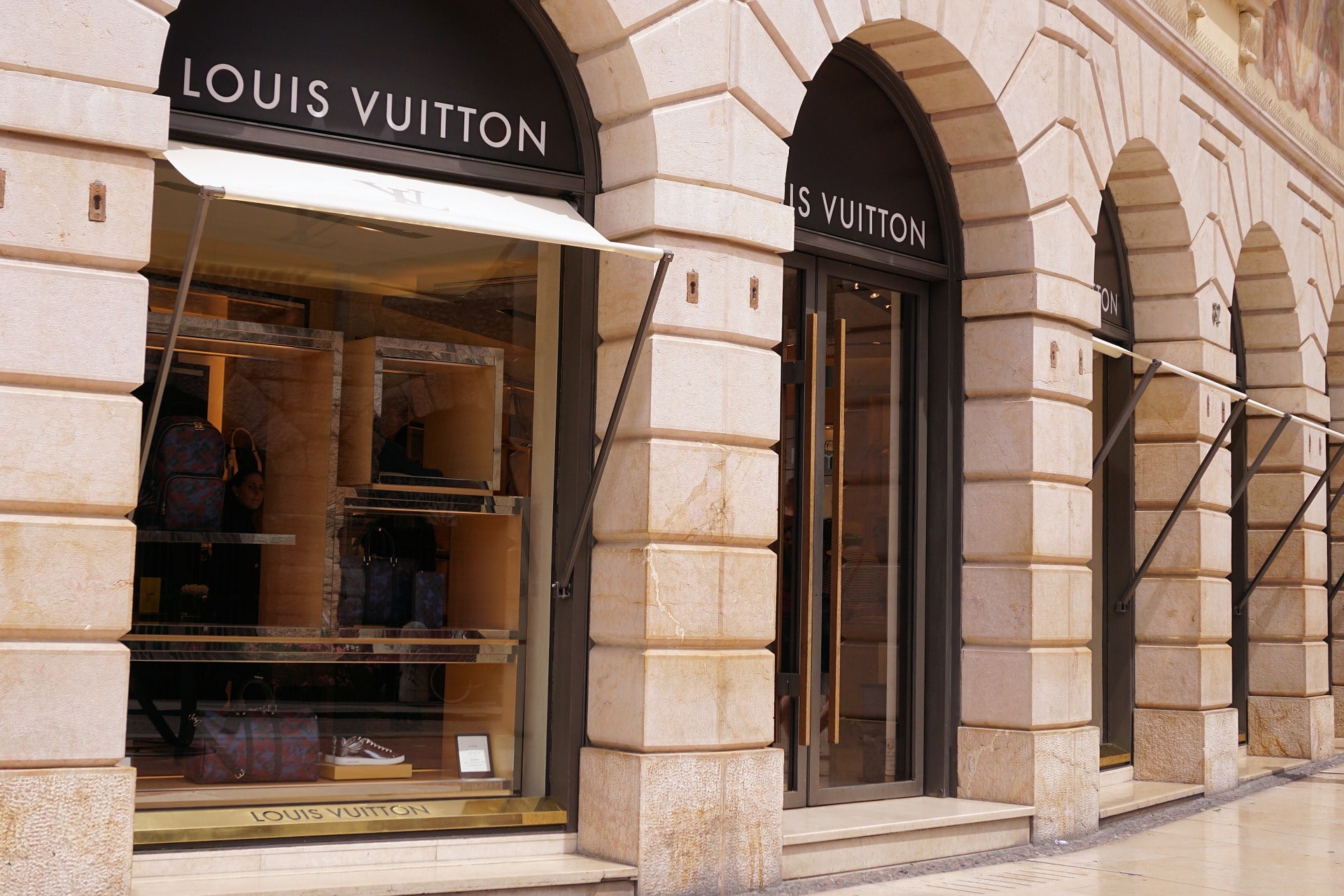 brand-minds-louis-vuitton-to-add-1500-jobs-france-min