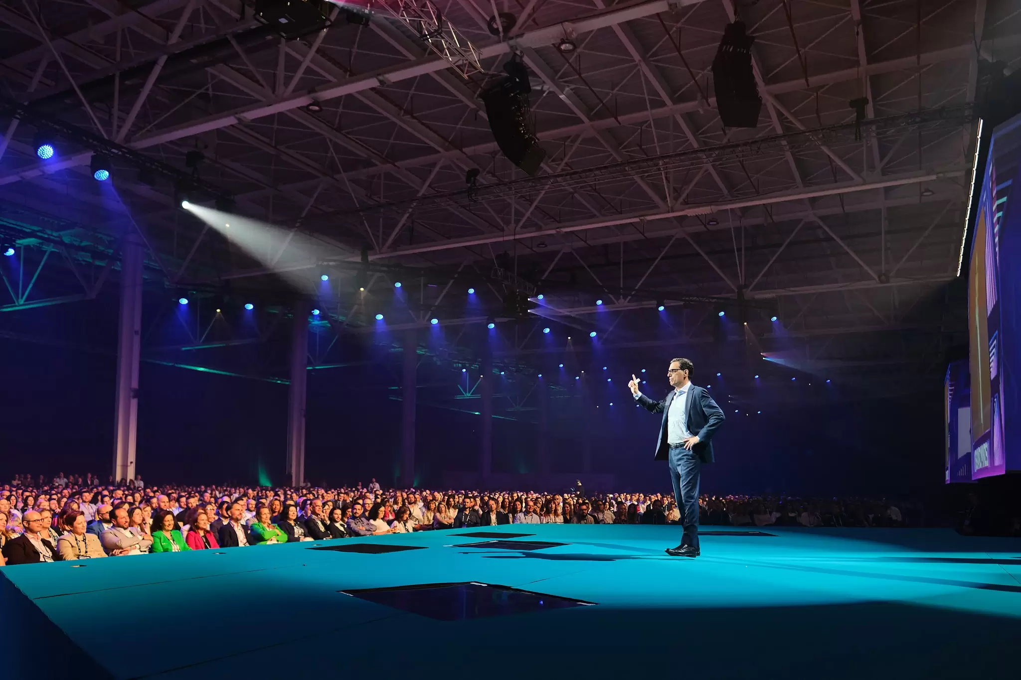 14 talks about top performance & business growth